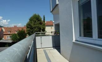 Hübsche, komfortabel ausgestattete 2 Zimmer-Wohnung mit Balkonterrasse in sonniger Ruhelage