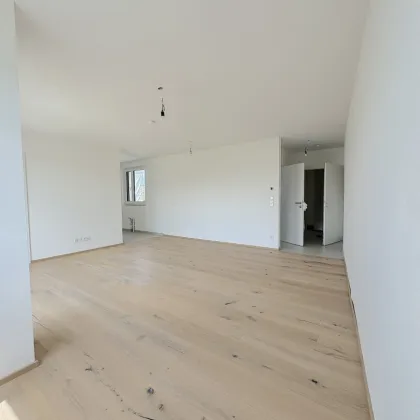 Modernes Wohnen im Grünen: 2-Zimmer Wohnung mit Balkon & Erstbezug in 1220 Wien für nur 325.600,00 €! - Bild 3