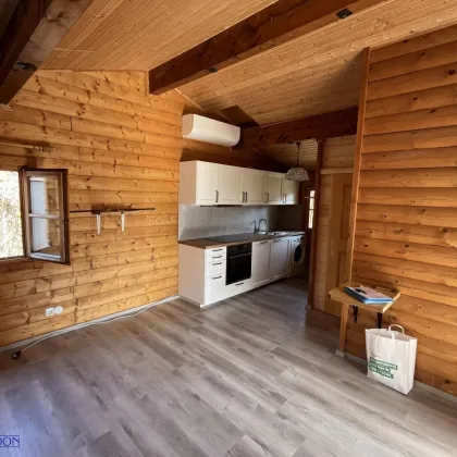 Einfamiliehaus, 2 Zimmer mit 34m² Wohnfläche, + 7m² Veranda + 35m² Keller, Garten 460m², Einbauküche, Neu saniert. - Bild 3