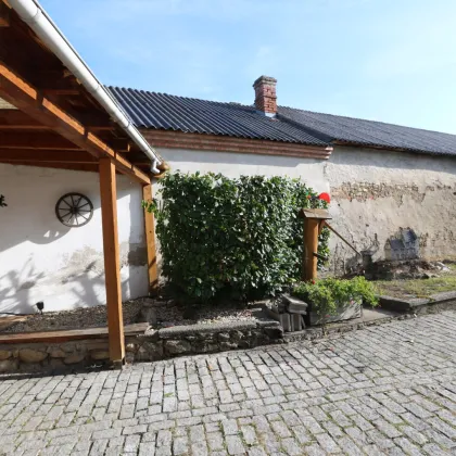 Sanierungsbedürftiges Bauernhaus (zwei Wohneinheiten) mit ruhigem Innenhof und Garten am Ende einer Sackgasse - Bild 3