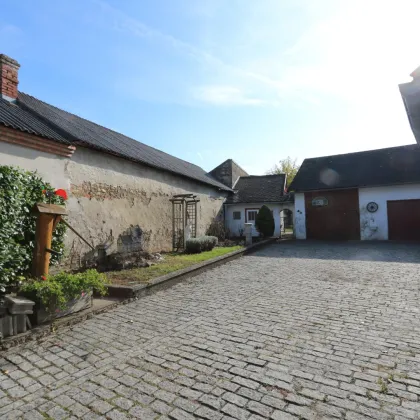 Sanierungsbedürftiges Bauernhaus (zwei Wohneinheiten) mit ruhigem Innenhof und Garten am Ende einer Sackgasse - Bild 2