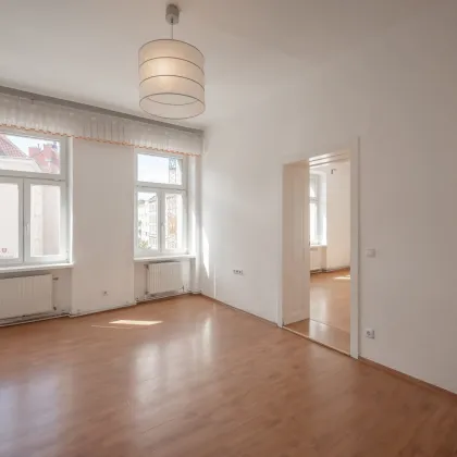 ++NEU++ renovierungsbedürftige 2-Zimmer ALTBAU-WOHNUNG in sehr guter Lage! - Bild 2