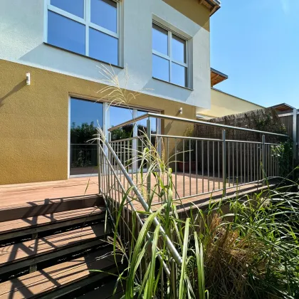 TRAUMHAFTE MAISONETTE-WOHLFÜHLWOHNUNG mit sonniger Terrasse und 2 PKW-Stellplätzen - Bild 3