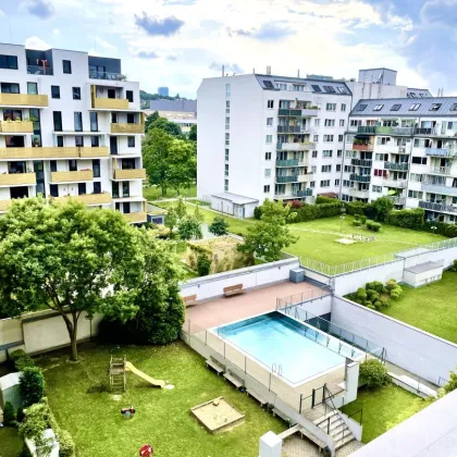 Traumhafte Dachgeschoss-Maisonette mit Schwimmbad und Terrasse mit exklusivem Poolblick + Garagenplatz + Neubau-Anlage mit eigenem Pool und Spielplatz - Bild 2