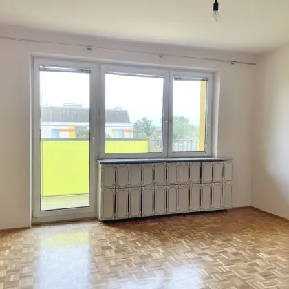 PROVISIONSFREI VOM EIGENTÜMER! UNSANIERTE GUT AUGETEILTE 3-ZIMMER WOHNUNG MIT LOGGIA IN LAXENBURG! - Bild 3