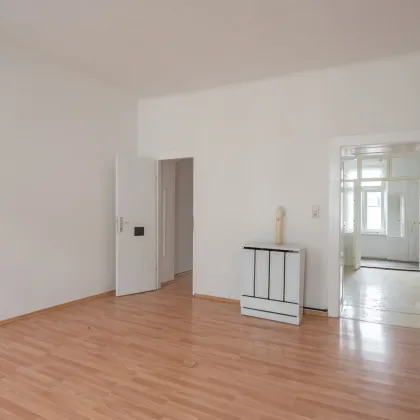 ++NEU++ renovierungsbedürftige 2-Zimmer ALTBAU-WOHNUNG in sehr guter Lage! - Bild 2