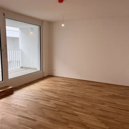 Wunderschöne vermietete Anlegerwohnung im Neubau (Bj. 2023) inkl. Tiefgaragenplatz und Balkon! Hohe Mieteinnahmen für Investoren! (T2-17) - Bild 2