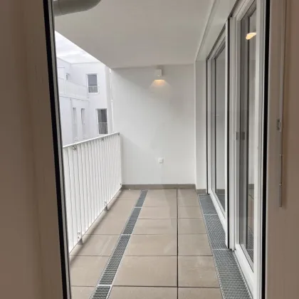 Wunderschöne vermietete Anlegerwohnung im Neubau (Bj. 2023) inkl. Tiefgaragenplatz und Balkon! Hohe Mieteinnahmen für Investoren! (B-MRW4/2-17) - Bild 3