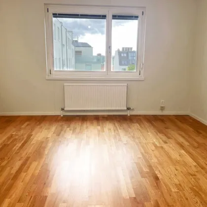 ERSTBEZUG - HELLE 2,5-ZIMMER WOHNUNG  IN RUHELAGE | TOP PREIS NUR €4.500,-/m2 - Bild 2