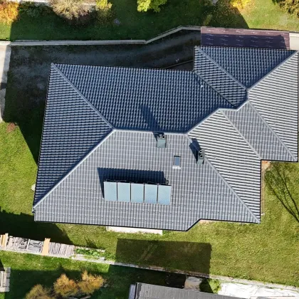 GELEGENHEIT - Ruhige Dorflage - Baumeisterhaus mit zwei Wohneinheiten und großzügigem Garten - 90% fertiggestellt - Bild 2