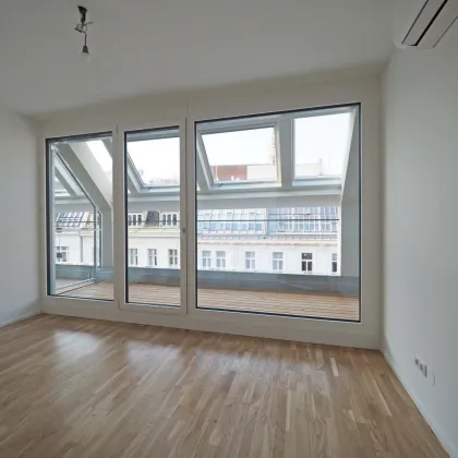 SALZGRIES | ERSTBEZUG | außergewöhnliche 2-Zimmer+Galerie-DG-Maisonette mit Balkon, Loggia und Terrasse - Bild 2