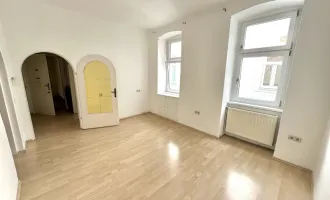 Komplette Hofruhelage! Ideale Kleinwohnung + Rundum saniertes Altbauhaus + Perfekte Infrastruktur! Worauf warten Sie noch?