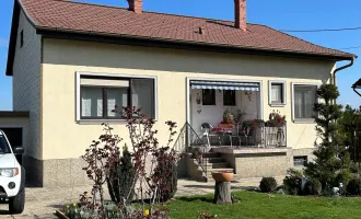 Wohnen im idyllischen Kapellerfeld -  Einfamilienhaus mit Garten, Terrasse und Garage