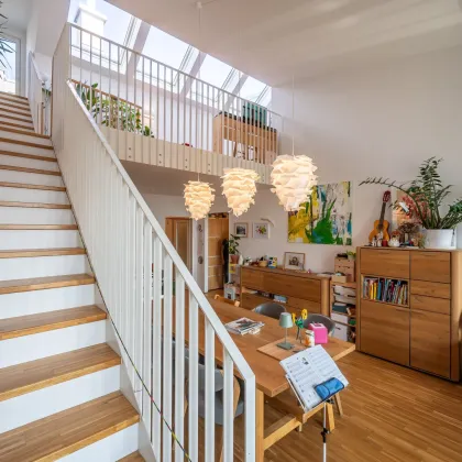 inkl. KFZ-Platz! Loft Charme trifft Luxus: Einzigartige DG-Wohnung mit Dachterrasse und Fernblick - Bild 3