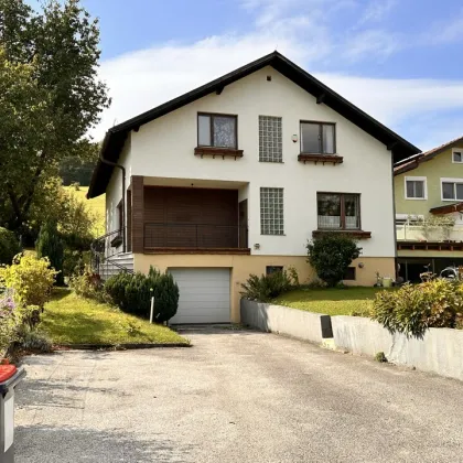 Gepflegtes Wohnen in idyllischer Lage: Heiligenkreuz - Einfamilienhaus mit 6 Zimmern, Balkon, Garage etc. - Bild 2