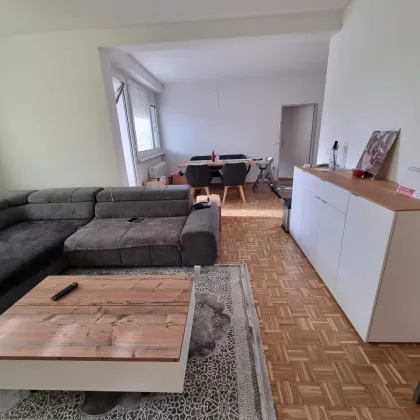 Einladende 4 Zimmer-Familienwohnung mit Loggia in sonniger Siedlungslage! - Bild 2