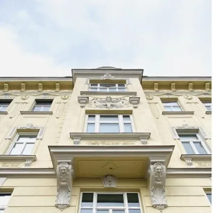 Gepflegte Altbauwohnung mit Loggia - ideal für Singles oder Paare - Bild 2