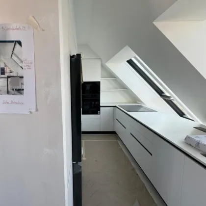 Exklusive Erstbezug Dachgeschosswohnung mit Garagenplatz im Herzen des 9. Bezirks - Bild 2