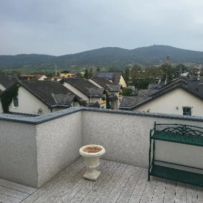 Traumhaftes Wohnen im Grünen mit Ausblick in die Weinberge - Sanierte 4-Zimmer Wohnung mit Garten, Terrassen und Garage in Gumpoldskirchen! - Bild 3