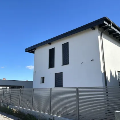 NEUREAL -PROVISIONSFREI- Exklusives Einfamilienhaus mit Luxusfaktor -Doppelgarage und zusätzlichem Doppelcarport - Bild 3