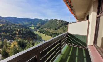 Semmering: gepflegte Wohnung mit Fernblick, Schwimmbad und Sauna