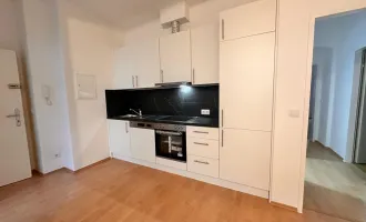 2 er WG Wohnung mit neuer Küche und kleinen Balkon - sofort bezugsfähig!