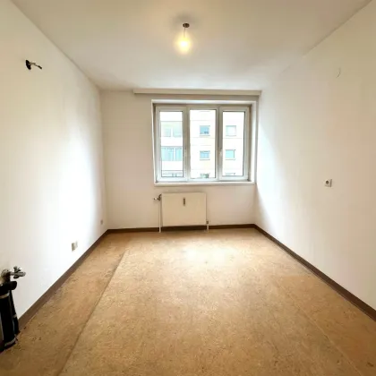 2-Zimmer-Wohnung mit extra Küche (ohne Möblierung) | U6 Dresdner Straße - Bild 2