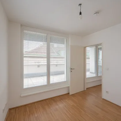 ab 1.2.25: praktisch aufgeteilte helle 2 Zimmer Dachgeschosswohnung mit Terrasse - Bild 2