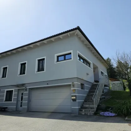 SUPER GELEGENHEIT! Exklusives Designerstück mit 3D-Rundgang! Atemberaubendes Architektenhaus auf drei Etagen mit separatem Büro- und Geschäftseingang! Ruhige und erhöhte Sonnenlage mit Traumaussicht! - Bild 3