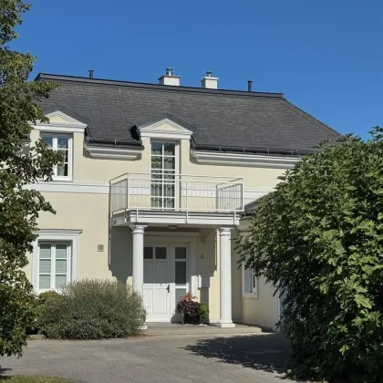 Exklusive Villa mit Terrasse, Balkon und Doppelgarage! - Bild 2