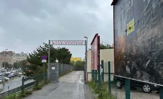 Baugrundstück mit kleinem Haus