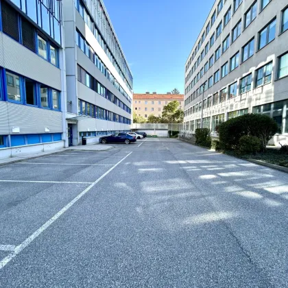 Hell, Kühl, Breiter Parkplatz - Ihr Büro/Praxis von 200m2 bis 3.600m2 - Bild 2