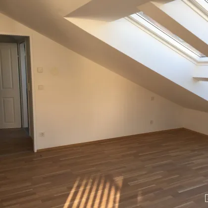 ruhige & sonnige Dachgeschoss Wohnung mit Terrasse | ZELLMANN IMMOBILIEN - Bild 3