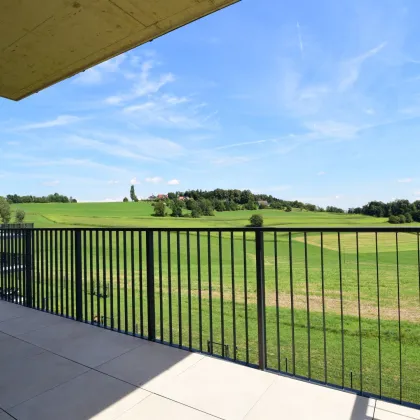 ++ FAMILIENHIT ++ Modernes Wohnen in Leibnitz: Erstbezug mit hochwertiger Ausstattung, großen Balkon mit Grünblick & Parkplatz! - Bild 3