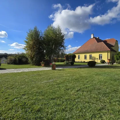 prachtvolle Villa mit traumhaften Ausblick und großzügiger Freifläche - Bild 2