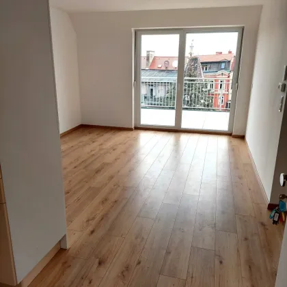 ++ 2-Zimmer-Dachgeschoßwohnung mit riesiger Terrasse und toller Aussicht / Hollabrunn / zentral / energieeffizient / leistbar ++ - Bild 2