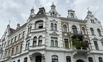 Altbauwohnung mit schönem Balkon - renovierungsbedürftig