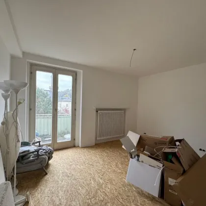 AM MIRABELLGARTEN: Charmante, neu renovierte 3,5-Zimmer-Wohnung mit Balkon - Bild 3