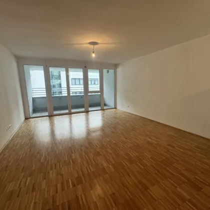 Helle 2 Zimmerwohnung mit Loggia in der Friedrichgasse! - Bild 2