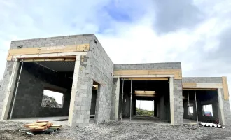 Jetzt vormerken lassen// LKW befahrbare Neubauhalle mit 25m Länge, zwei Dachkuppeln und Sektionaltor.