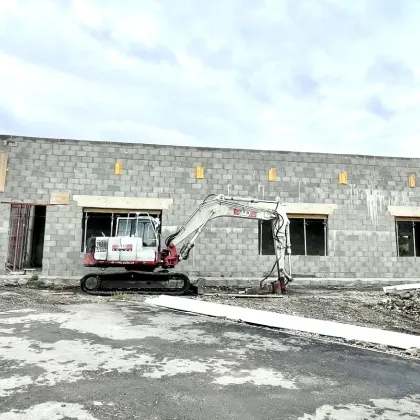 Jetzt vormerken lassen// LKW befahrbare Neubauhalle mit 25m Länge, zwei Dachkuppeln und Sektionaltor. - Bild 3