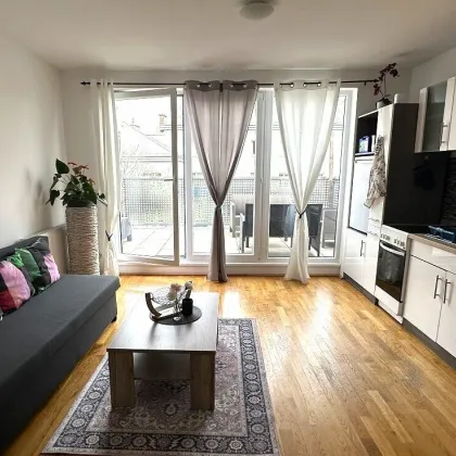 LORYSTRASSE, U3-NÄHE, vermietetes 37 m2 Dachgeschoss mit 13 m2 Terrasse, Wohnküche, 1 Zimmer, Wannenbad, Garage möglich - Bild 2