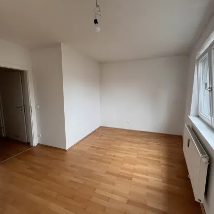 Schöne 2-Zimmer-Wohnung mit Balkon in der Nähe des Cityparks, mit Tiefgarageplatz! - Bild 3