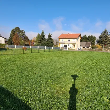 Sonniges und ebenes Baugrundstück im Grenzkataster mit rechtskräftigem Bebauungsplan in ruhiger Siedlungslage - Bild 2