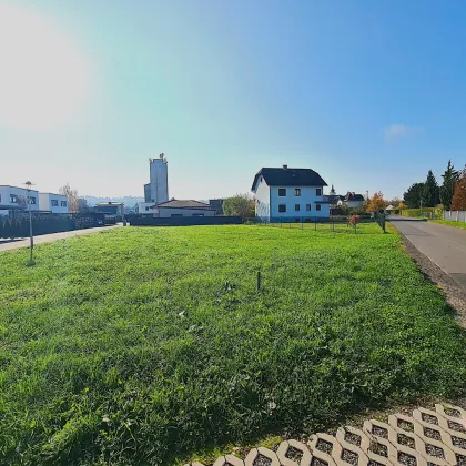 Sonniges und ebenes Baugrundstück im Grenzkataster mit rechtskräftigem Bebauungsplan in ruhiger Siedlungslage - Bild 3