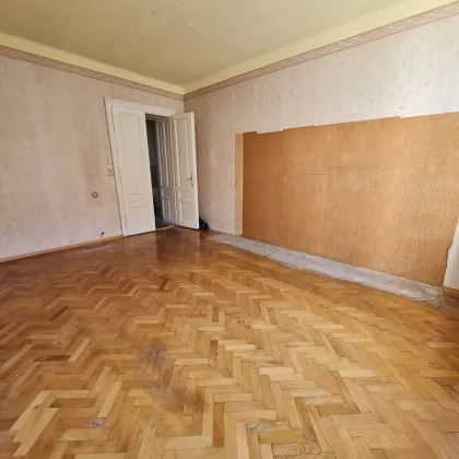 KLEINE 2 ZIMMER (ca. 43 m²) ALTBAUWOHNUNG! NÄHE LICHTENTALERPARK! RENOVIERUNGSBEDARF! - Bild 2