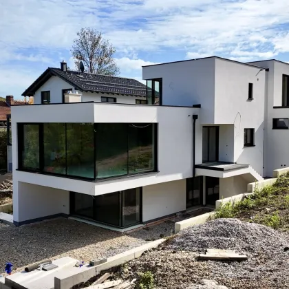 Exklusives, modernes Traumhaus mit großzügigen Glasflächen und Grünblick - Bild 2