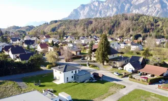 Baugrund mit Bergblick - super Infrastruktur!