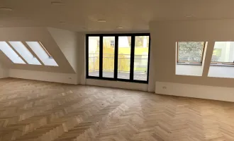 IMPOSANTE DG-WOHNUNG AUF EINER EBENE MIT PANORAMABLICK!