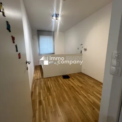 Wunderschöne 3-Zimmer-Wohnung mit großzügigem Balkon in U-Bahn-Nähe + Tiefgaragenplatz - Bild 3